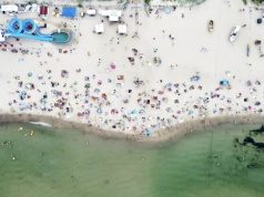 Rzucił się do Bałtyku, by ratować córki. Tragedia na plaży w Stegnie