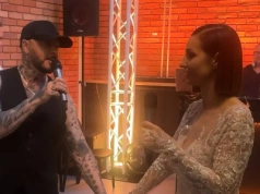 Gwiazdor Blue Café wywołał burzę ślubną stylizacją. „A może w piżamie?”