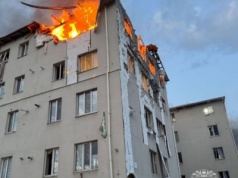 Cztery osoby zginęły po rosyjskim ataku na blok w Charkowie