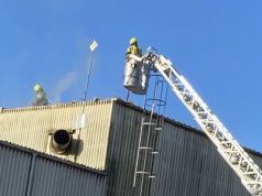 Pożar hali w produkcyjnej w Przytocznej. Akcja trwa