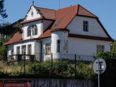Zabytkowa willa ma zostać zburzona. Przejął ją deweloper, który wspierał PiS
