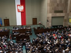 Te partie mogą pożegnać się z Sejmem. Oto wyniki najnowszego sondażu
