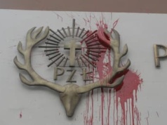 Mężczyzna wyszedł przed dom. Tam zastrzelił go myśliwy, który „myślał, że to dzik”