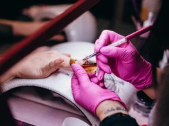 Manicure hybrydowy zostaje, ale TPO znika! Nowe przepisy od 1 września
