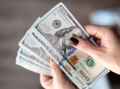Kurs EUR/USD pozostaje poniżej 1,17