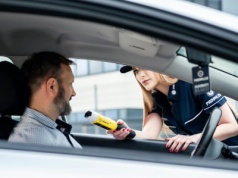 Rekordowo pijany duet zatrzymany na autostradzie. Kierowca miał ponad 4 promile, pasażer jeszcze więcej
