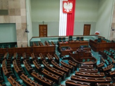 Nowy sondaż poparcia. Partia Grzegorza Brauna w Sejmie; PSL i Polska2050 – poza nim