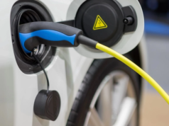 Szkodliwe ładowanie samochodów elektrycznych. Naukowcy zalecają siedzenie w pojeździe