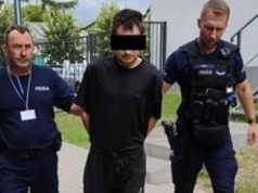 Znęcał się nad rodziną. Podpalił nawet łóżko, na którym spał ojciec