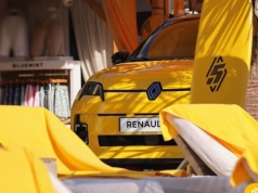 Nowe Renault 5 E-Tech na plaży i lato w rytmie Bosforu. Jak marka podbiła Turcję wakacyjnym klimatem?