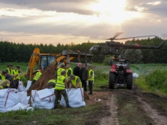 Żniwa pod wodą. Rolnicy próbują ratować zboże. 