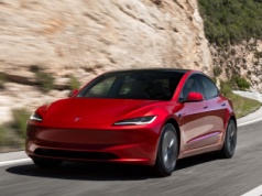 Tesla przywraca kierunkowskazy. Kosztują 1300 zł plus bilet