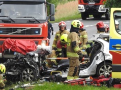 Przerażające nagranie wypadku pod Olsztynem. Ojciec i syn nie żyją, matka i córka walczą o życie