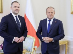 Tusk tłumaczy się z nieobecności Polaków w Białym Domu
