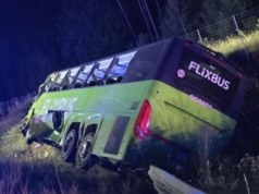 Autobus zderzył się z ciężarówką. Są poszkodowani