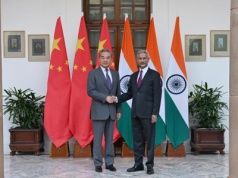 Dyplomatyczne ocieplenie w cieniu napięć: wizyta Wang Yi w Indiach sygnałem nowego rozdania w Azji