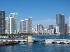 Mniej chętnych na podróże z Polski do USA. „Nowy Jork i Miami notują drastyczne spadki”