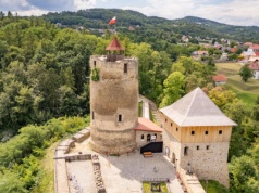 Czchów atrakcje. Uratowany zamek, gotycki kościół i domy podcieniowe