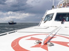 Jacht rozbił się o falochron w Gdańsku. Jedna osoba w szpitalu