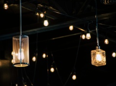 Jak wybrać lampę warsztatową?