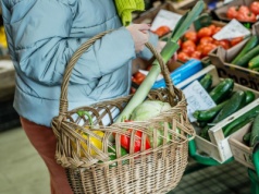 Cena koszyka z podstawowymi zakupami wzrosła w lipcu o blisko 1 proc.