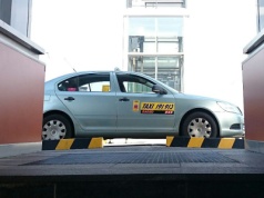 Taksówkarz – zawód na wymarciu. Uber i Bolt przejmują polski rynek