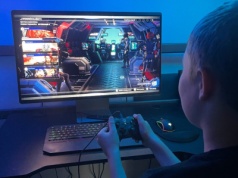 Recenzja Samsung Smart M9. Monitor, który naprawdę ogarnia wszystko