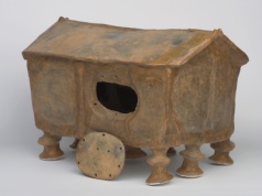 Prezentacja urny domkowej z Bożepola Wielkiego