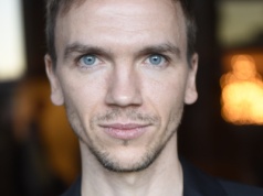 Jan Komasa rusza na podbój Fabryki Snów. W sieci pojawił się zwiastun jego pierwszego amerykańskiego filmu