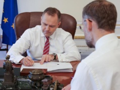 Polacy bez taniego prądu? Prezydent ograł rząd w sprawie ustawy wiatrakowej