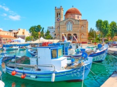 Wyspa pistacji, tanich atrakcji i błękitnej wody. Grecki sekret, który łatwo przeoczyć