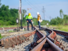 Na budowach kolejowych można dobrze zarobić. Oto dlaczego