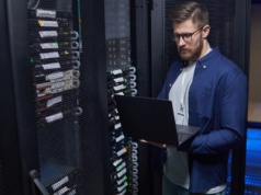 Sektor centrów danych rośnie w ekspresowym tempie. AI napędza rozwój rynku