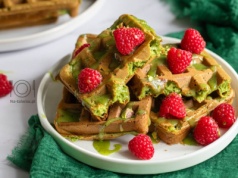 Gofry matcha z zieloną polewą czekoladową