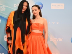 Odmieniona Kasia Sienkiewicz na festiwalu w Sopocie. Wokalistkę Kwiatu Jabłoni trudno rozpoznać