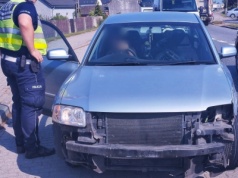 Policjanci nie mogli uwierzyć w to, co widzą. Stan tego auta trudno opisać