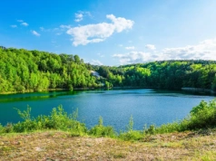 Idealne jezioro na weekendowy wypad. Można się tam poczuć jak na Mazurach
