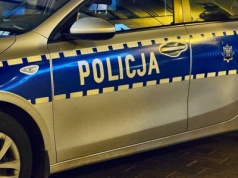 Samochód wbił się w naczepę. Nie żyje 18-latek