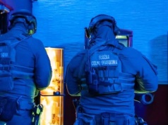 Służby z Olsztyna rozpracowują gang. W nielegalnej dziupli sterta gotówki