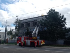 Wielki pożar w centrum Torunia! Palił się remontowany budynek straży pożarnej