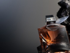 Stacjonarna czy internetowa? Plusy i minusy zakupów w perfumerii