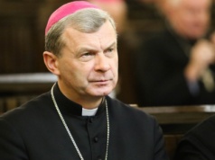 Bp. Bronakowski o kłamstwie reklamy alkoholu i potrzeby trzeźwości