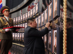 Kim Dzong Un odznacza poległych na Ukrainie