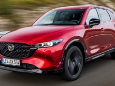 „Stara” Mazda CX-5 bardziej pożądana niż nowa? Tańszy model nie wzbudza zaufania, a ceny poprzedniego są na górce