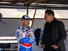 Żużel. Pedersen nie zgodził się z decyzją sędziego. Poleciał kask!