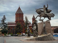 Armenia dofinansuje loty z Giumri