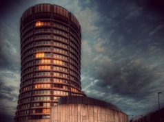 Bank z nazistowską przeszłością: wepchnąć KYC do gardeł posiadaczom prywatnych portfeli