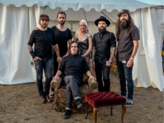 Zmiana na Ino-Rock. Z Teatru Letniego na łąkę obok hali sportowej