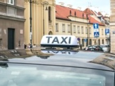 Taksówkarz zraniony nożem. Policja już wie, kto zaatakował