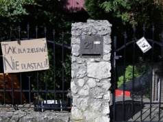 30-metrowy maszt ma wyrosnąć w luksusowej dzielnicy Krakowa. 